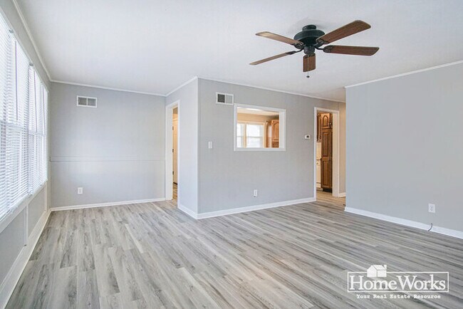 Building Photo - 215 Ardennes Ave