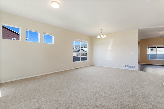 Foto del edificio - Spacious End-Unit Townhome with Greenbelt Views and Detached 2-Car Garage