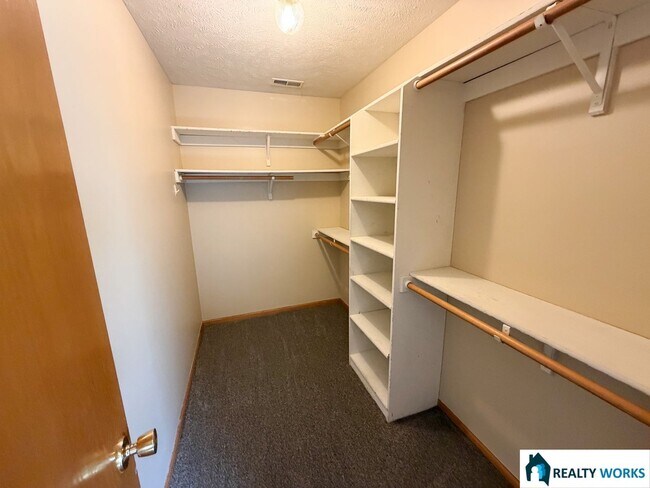 Building Photo - Spacious 3-Bedroom, 2-Bath Home