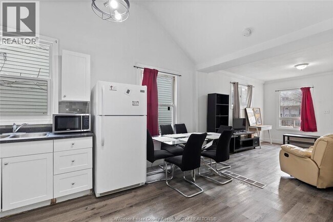 Photo du bâtiment - 242 Josephine Ave