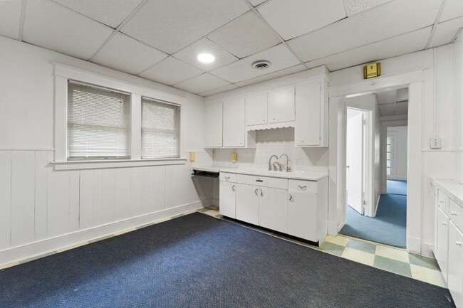 Building Photo - 16 Grand Blvd