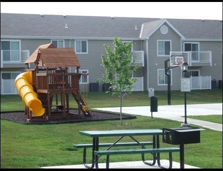 Área de juegos y de una cancha de básquetbol - Valley Ridge Residences