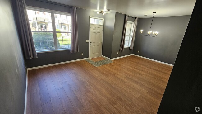 Building Photo - 10991 Oak Grove Cir