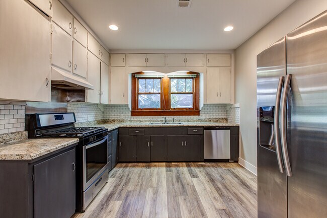 Building Photo - 228 Santini St