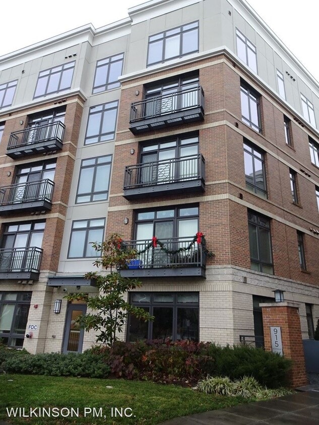Primary Photo - 915 N Patrick St