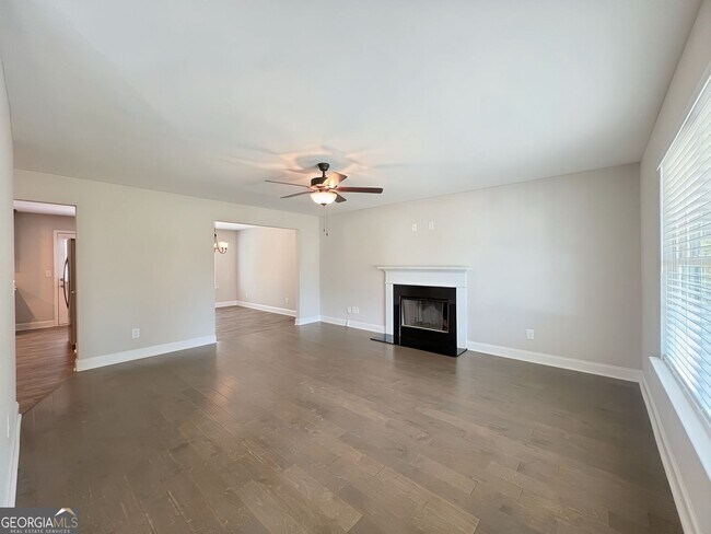 Foto del edificio - 5332 Lawson Lake Dr