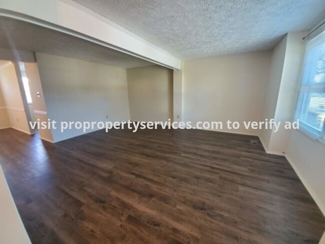 Building Photo - Farmbrook