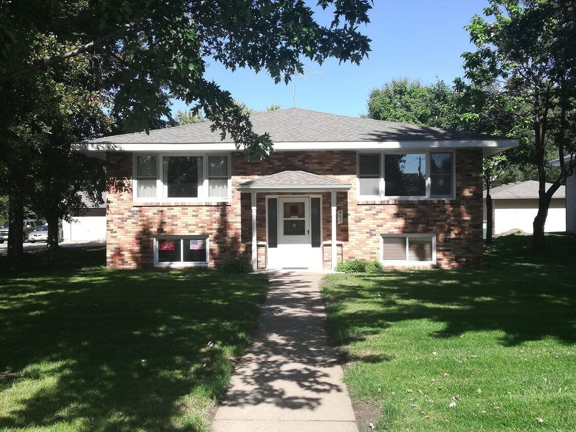 807 W 3rd St Unit 4, Monticello, MN 55362 Apartments in Monticello, MN