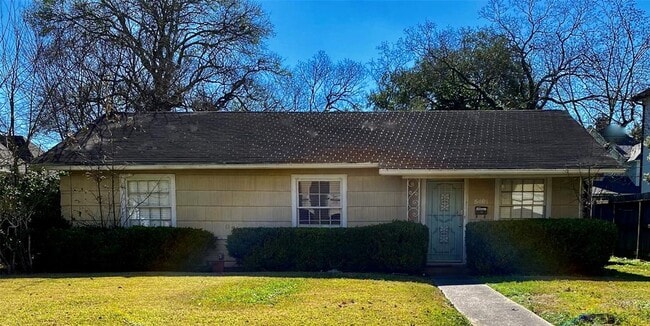 Building Photo - 5401 Jessamine St