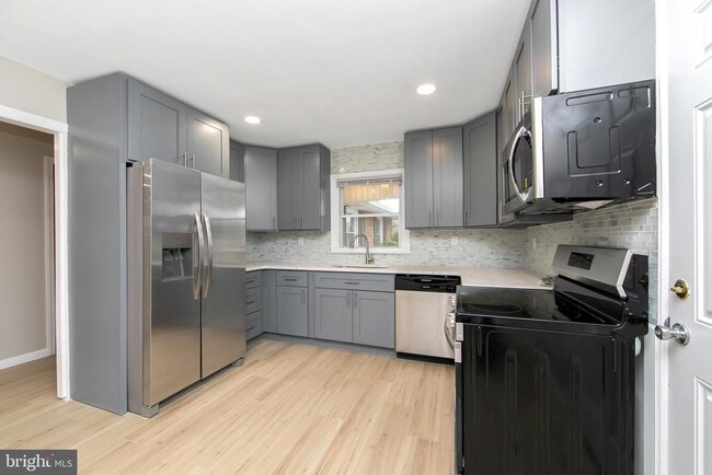 Building Photo - 2 S Sunset Rd