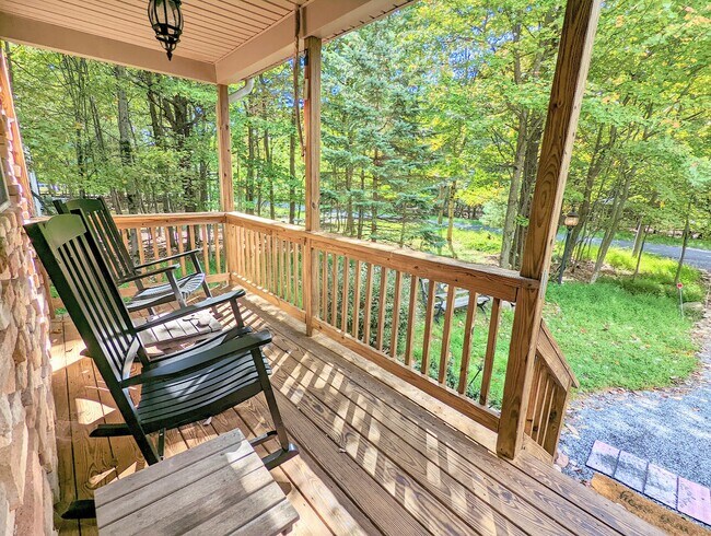 Building Photo - 251 Petrarch Trail