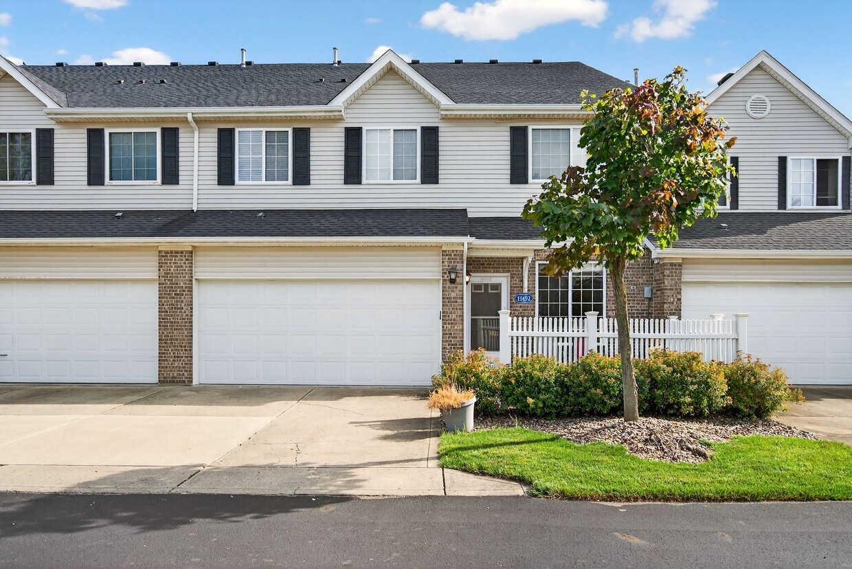 Primary Photo - Charming Fishers Condo – Move-In Ready