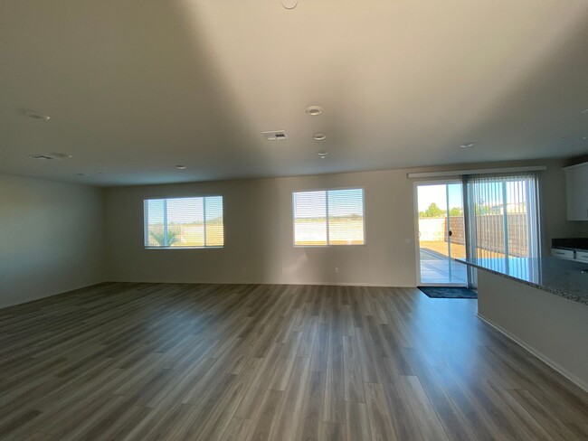 Foto del edificio - Like New 4 Bedroom + Loft Menifee Home