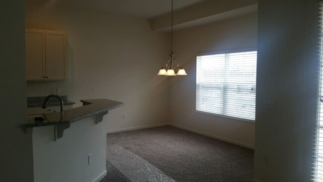 Building Photo - Bale Kenyon 6181