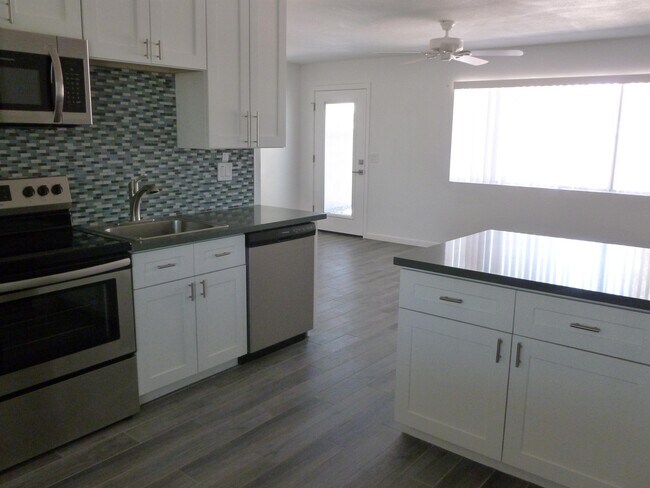 Foto del edificio - 7102 E Oak St