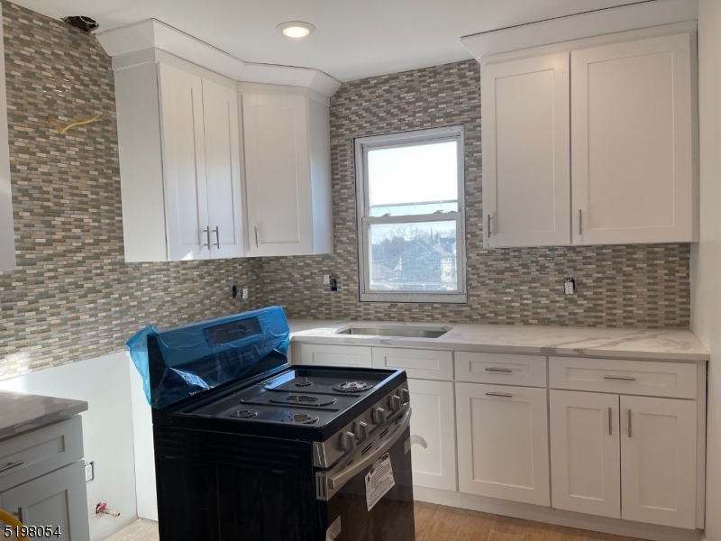 Foto principal - 143 W 2nd St