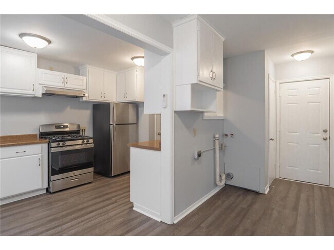 Building Photo - 5048 N Girard Ave