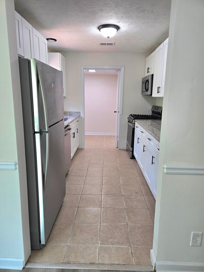 Building Photo - 106 Sterling Ct