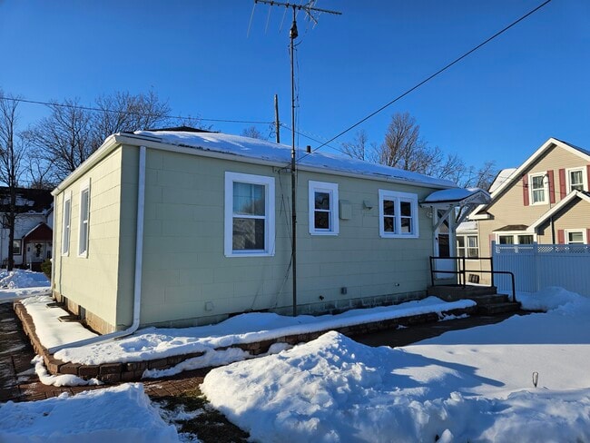 Building Photo - 414 Adams Ave