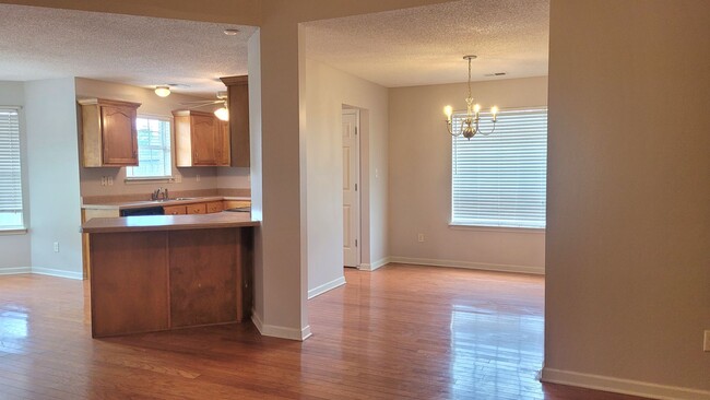 Building Photo - ALEXANDER CROSSING THREE BEDROOM HOME!