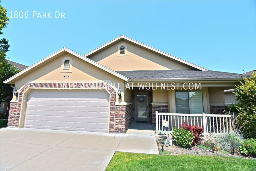 Primary Photo - Gorgeous 2 Bed Syracuse Home! No Deposit O...