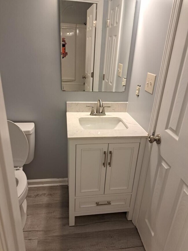 Building Photo - Great Townhome