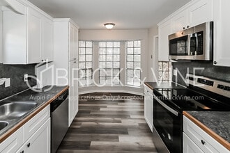 Building Photo - 1041 Alicia Dr
