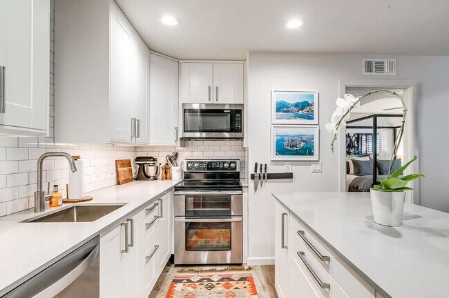 Foto del edificio - Lavish 1BD/1BTH Condo in Nichols Hills. Mi...