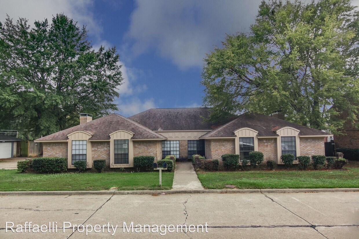 Primary Photo - 301-303 Brookwood Dr