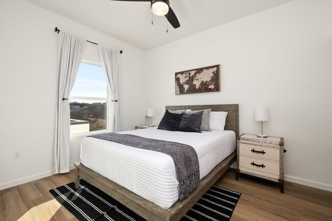 Foto del edificio - Gated Luxury Townhomes for Rent-Long-Term Lease | Colgate Crossing