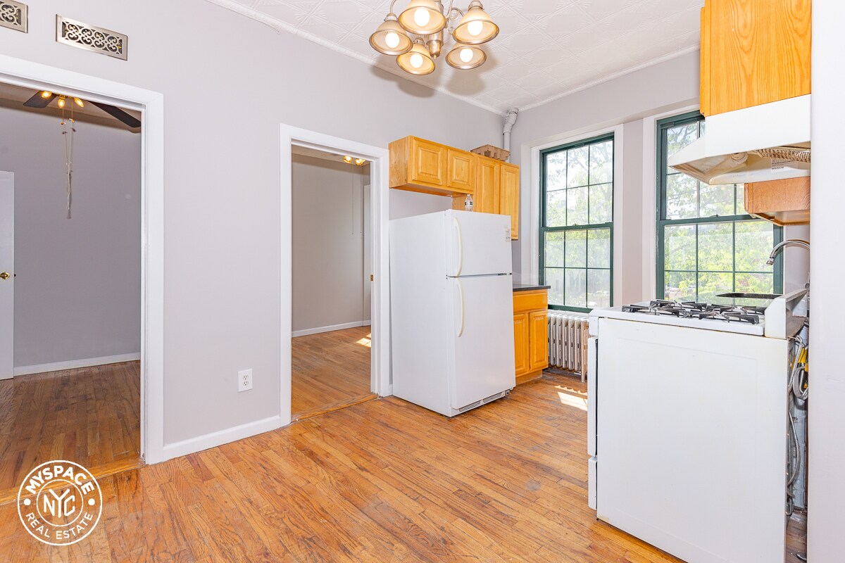 Primary Photo - 210 Humboldt St