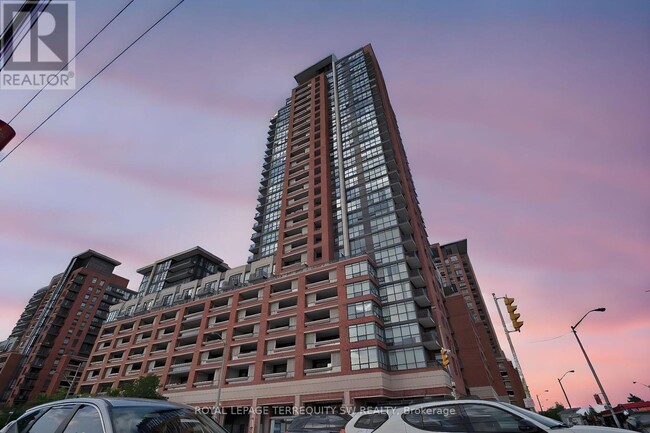 Building Photo - 830-830 Lawrence Ave W