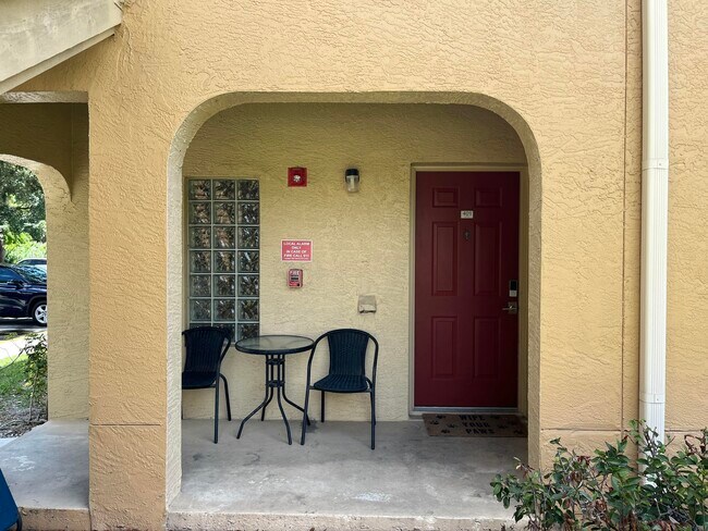 Building Photo - 4751 Via Palm Lakes