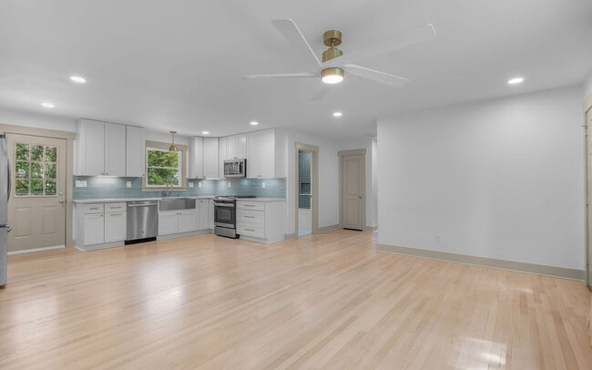 Foto del edificio - 4812 Bromfield Ave