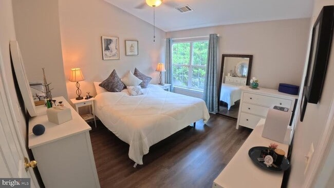 Foto del edificio - 16883 Toms River Loop