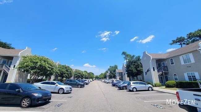 Building Photo - 729 Bragg Dr