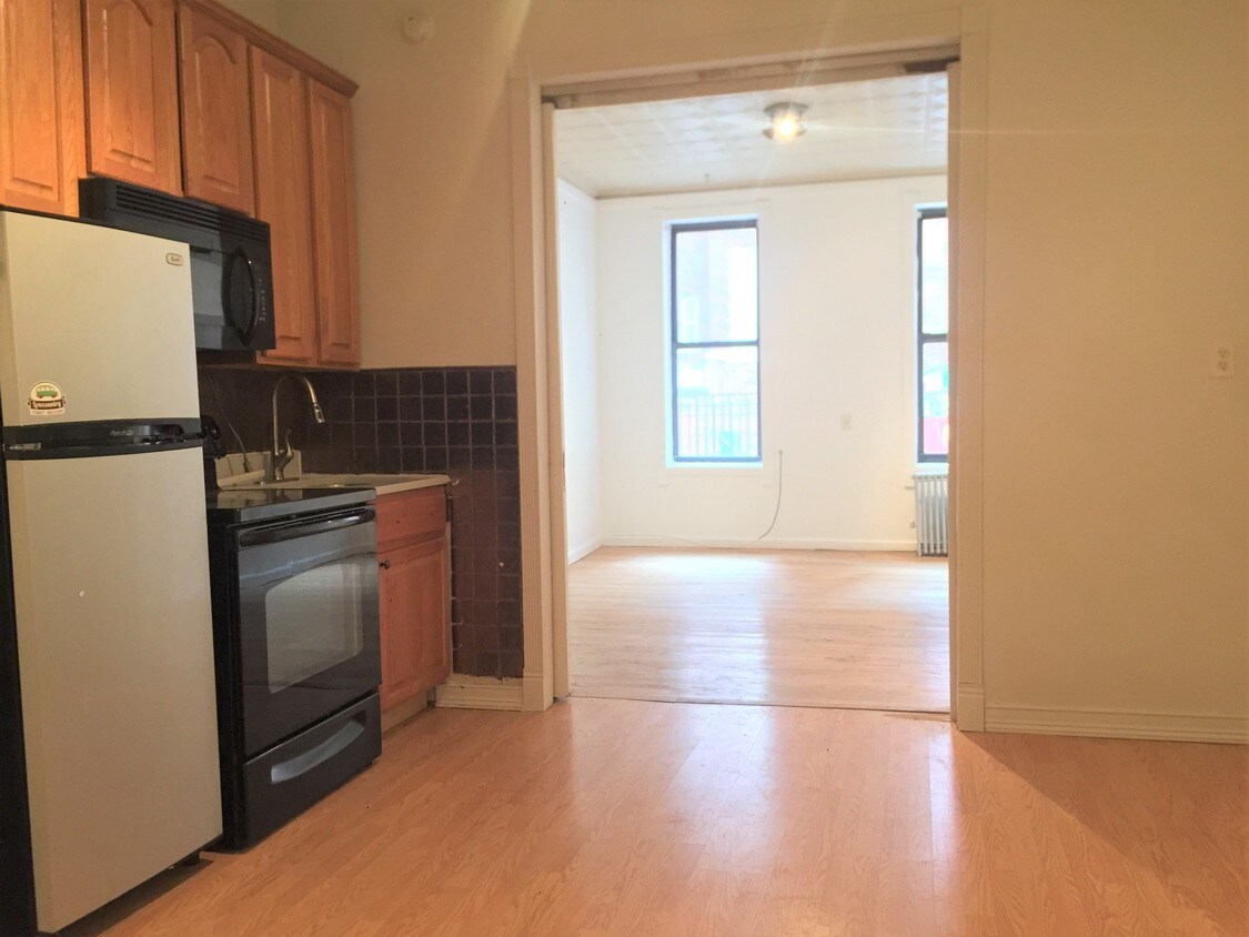 Primary Photo - 606 E 11th St