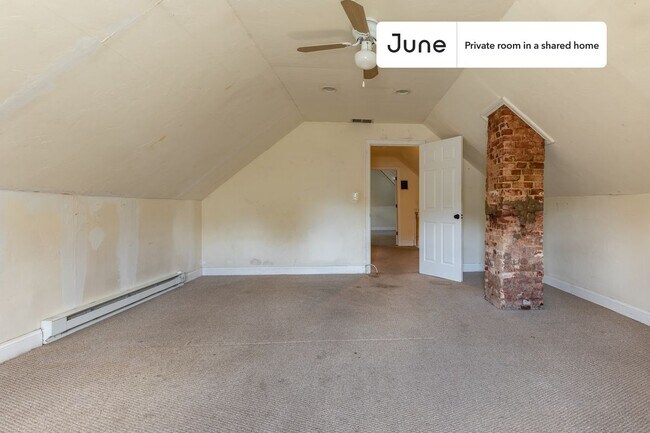 Building Photo - Private bedroom in 6 bed/2 bath Home