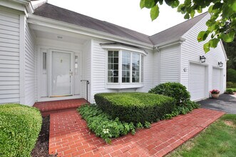 Building Photo - 8 Dickinson Ct