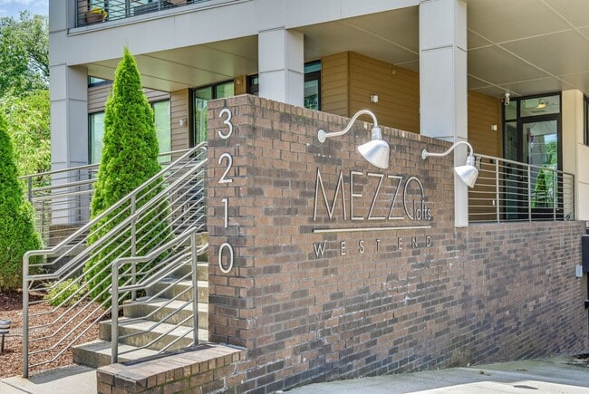 Foto del edificio - 3210 Long Blvd