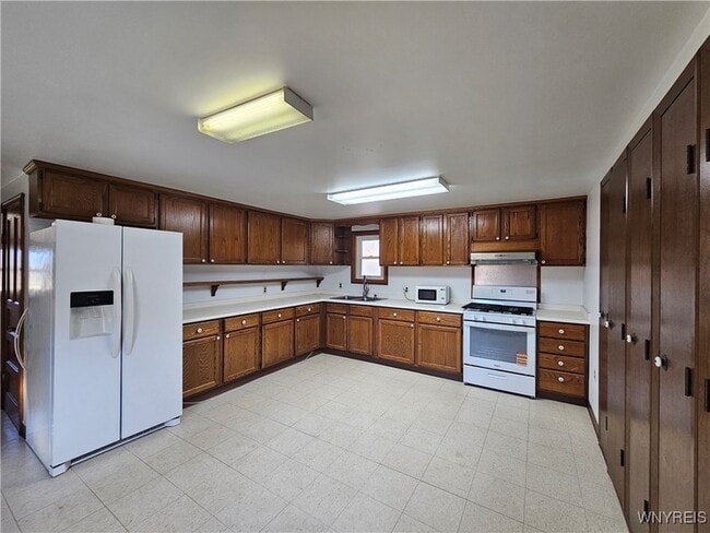 Building Photo - 1970 Sturgeon Point Rd