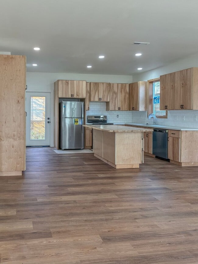 Building Photo - 7735 SE 77th Pl