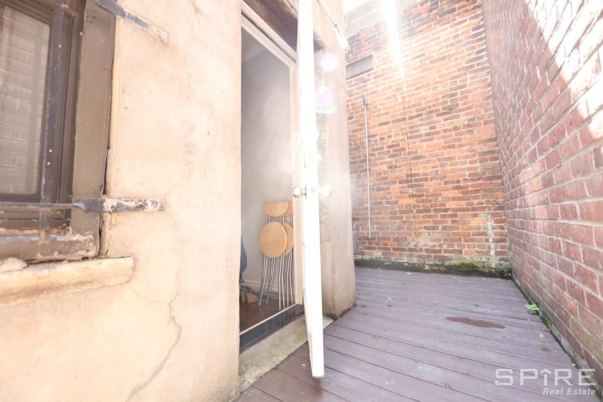 Primary Photo - 229 1st Avenue