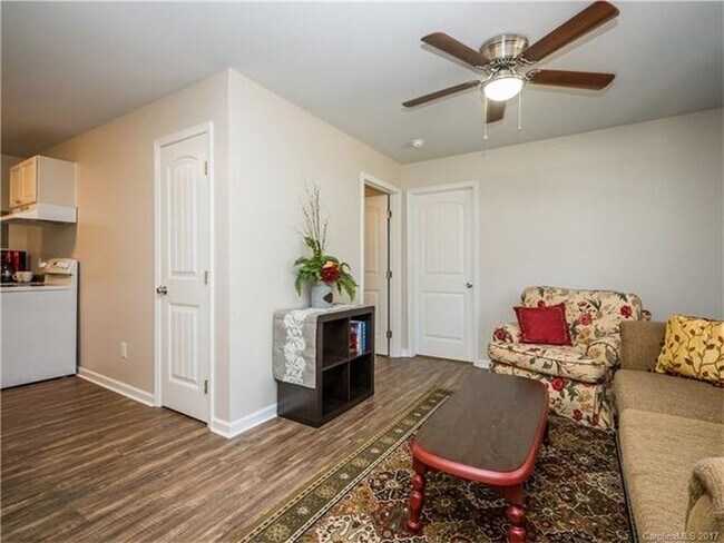 Foto del edificio - 305 S Spargo St