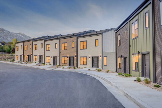 Building Photo - Trailside Townhomes