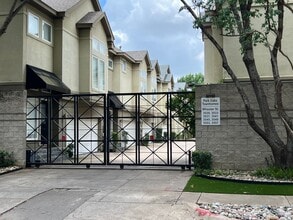 Building Photo - 3532 Cedarplaza Ln