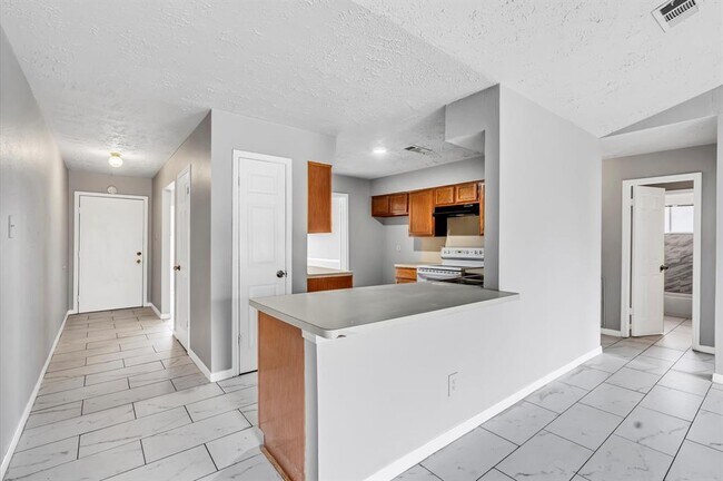 Building Photo - 1831 Oakwell Ln