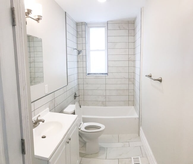 Building Photo - Newly Remodeled 2 Bed/1 Bath