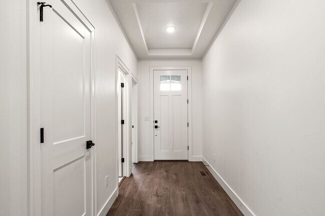 Building Photo - 1806 N Black Elm Ln
