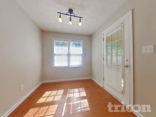 Foto del edificio - 420 Austin Dr